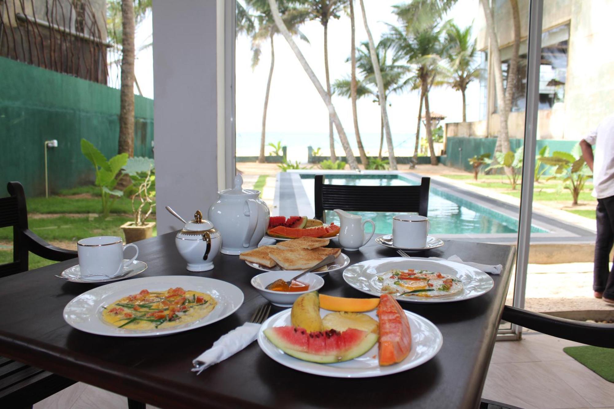 Moon Beach Villa Hikkaduwa Exterior foto