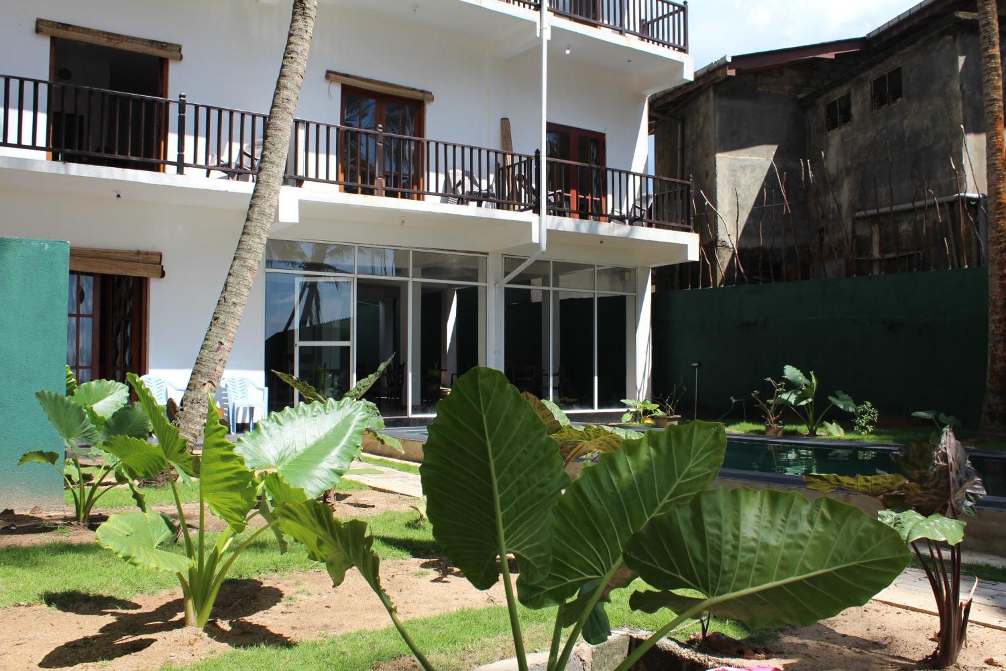 Moon Beach Villa Hikkaduwa Exterior foto