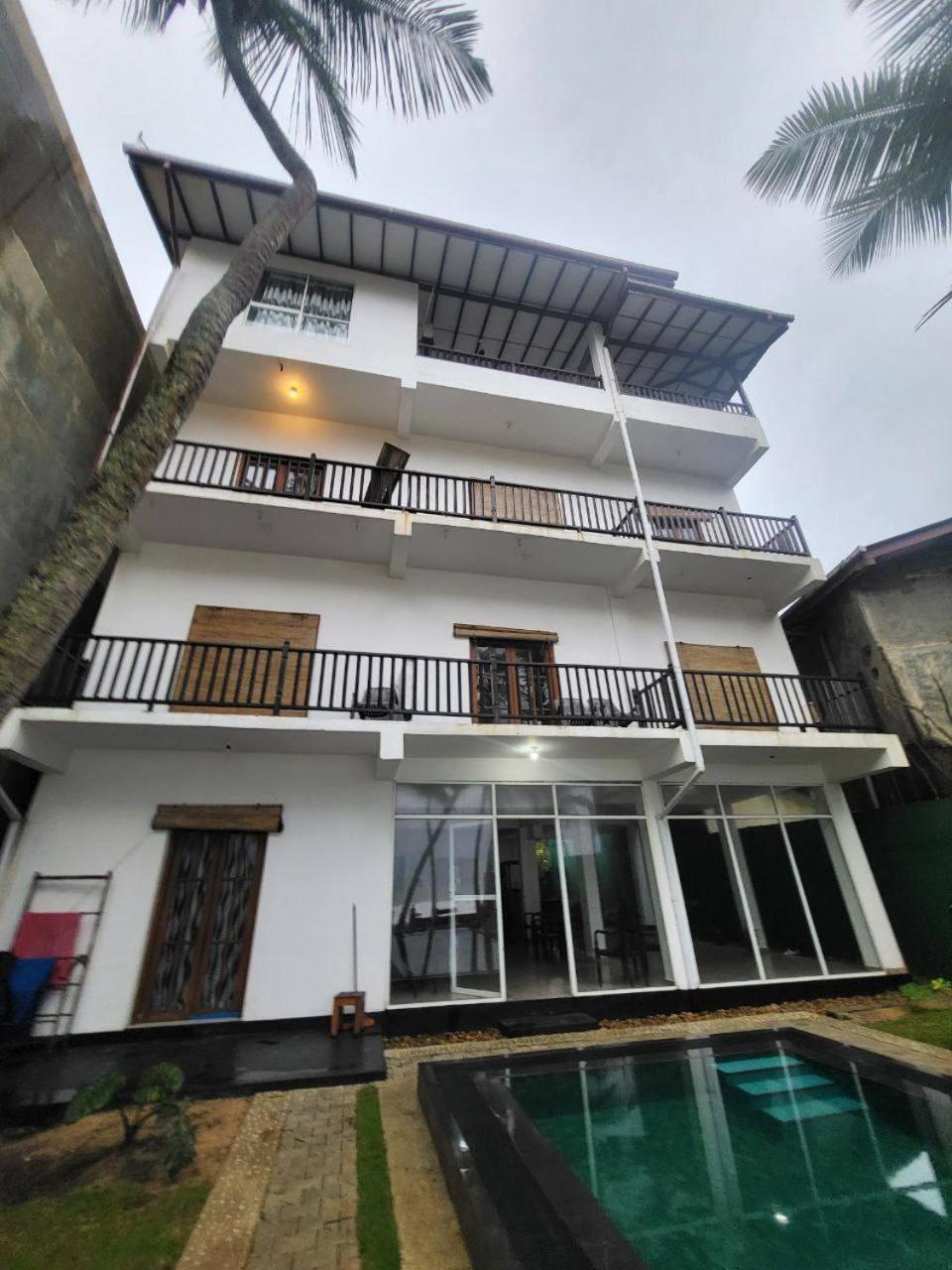 Moon Beach Villa Hikkaduwa Exterior foto