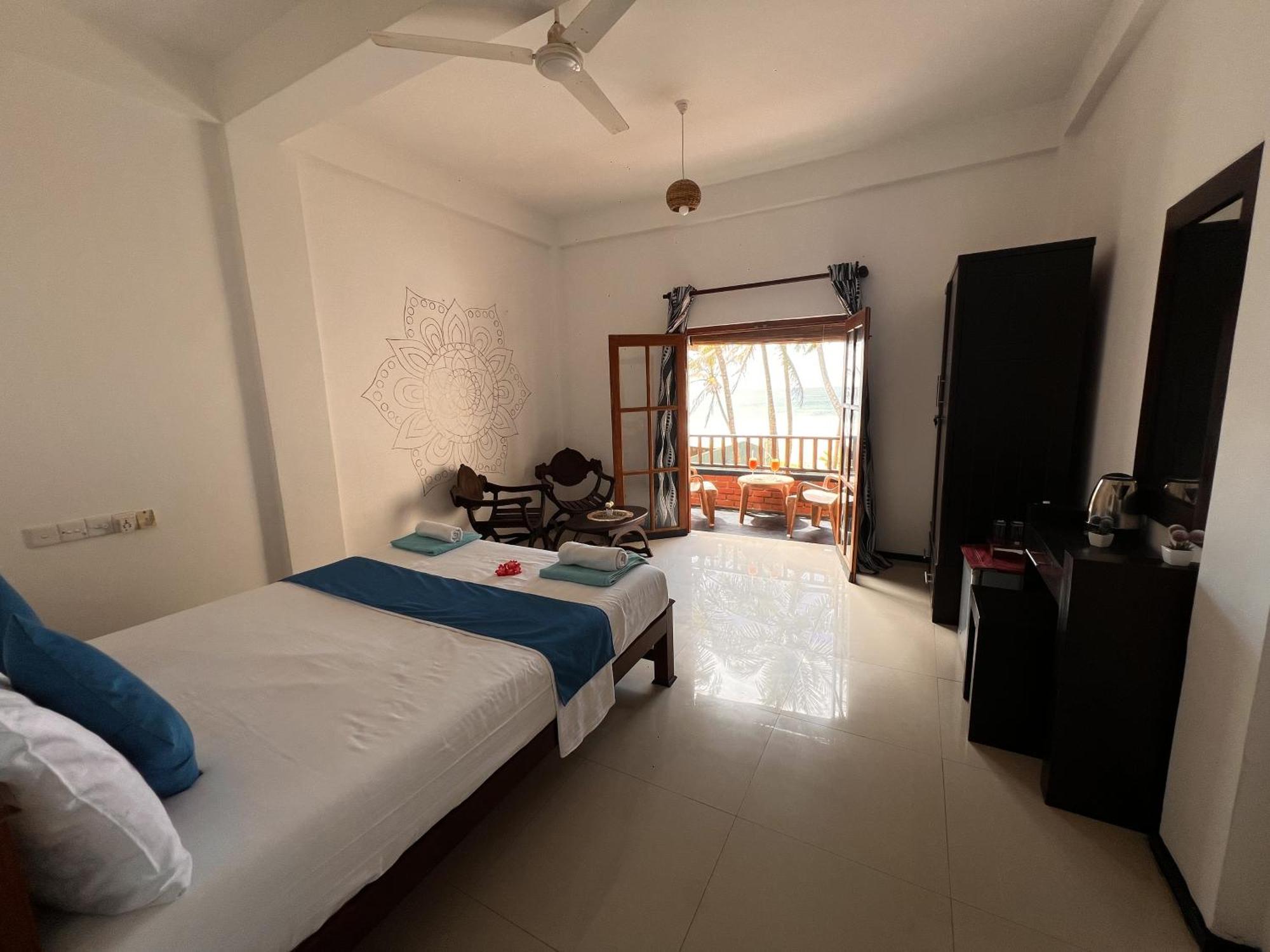 Moon Beach Villa Hikkaduwa Exterior foto