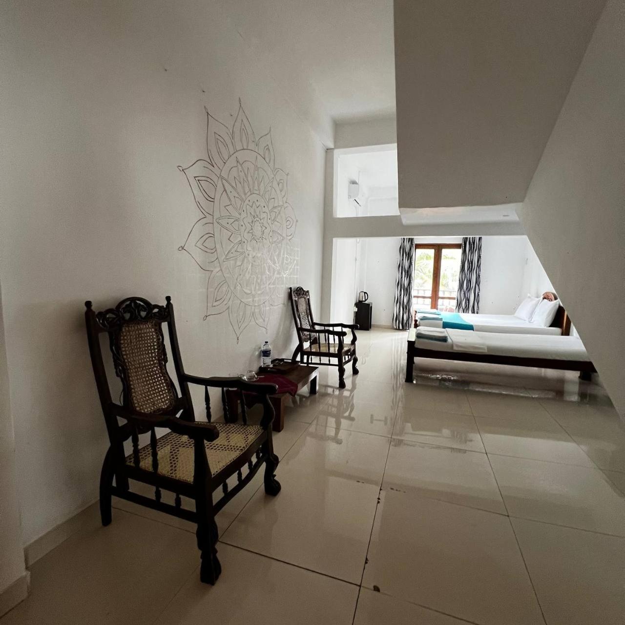 Moon Beach Villa Hikkaduwa Exterior foto