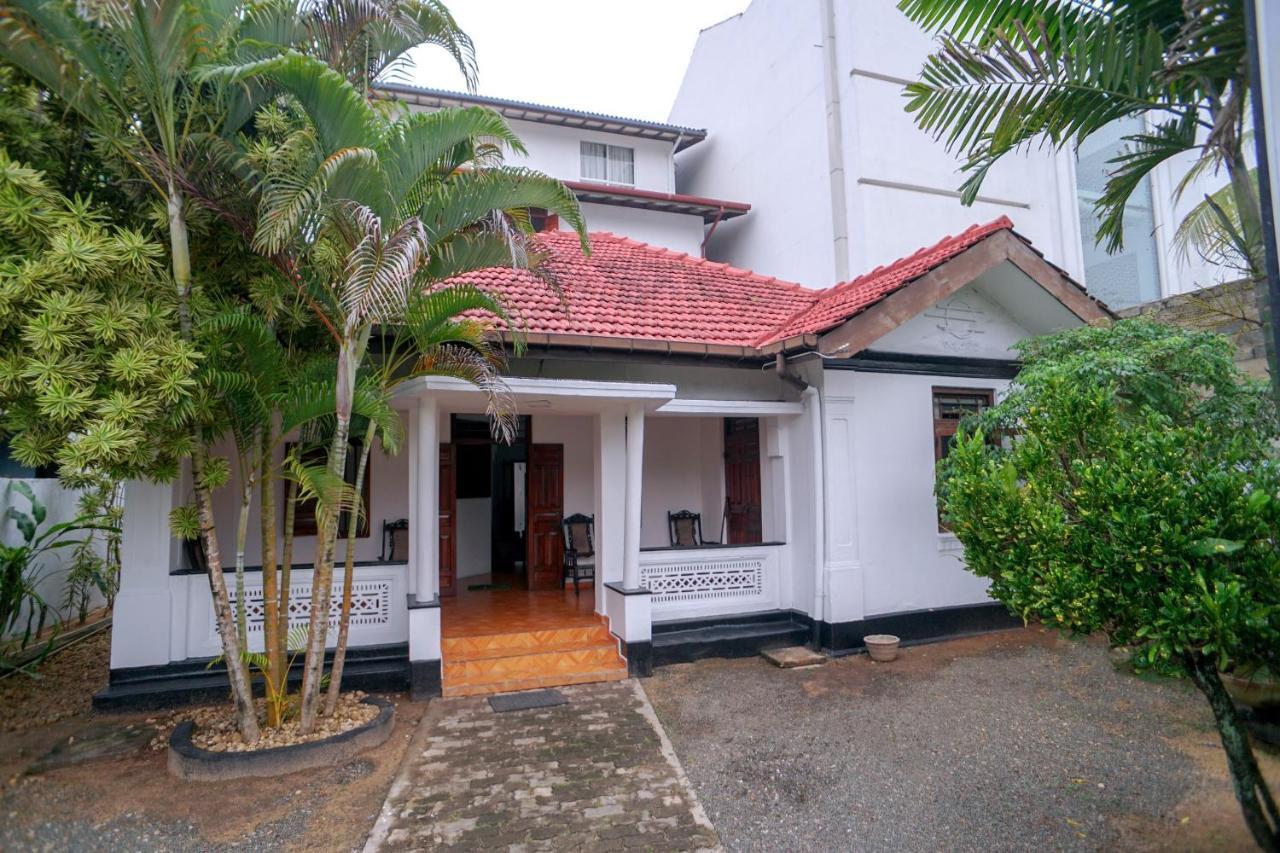 Moon Beach Villa Hikkaduwa Exterior foto