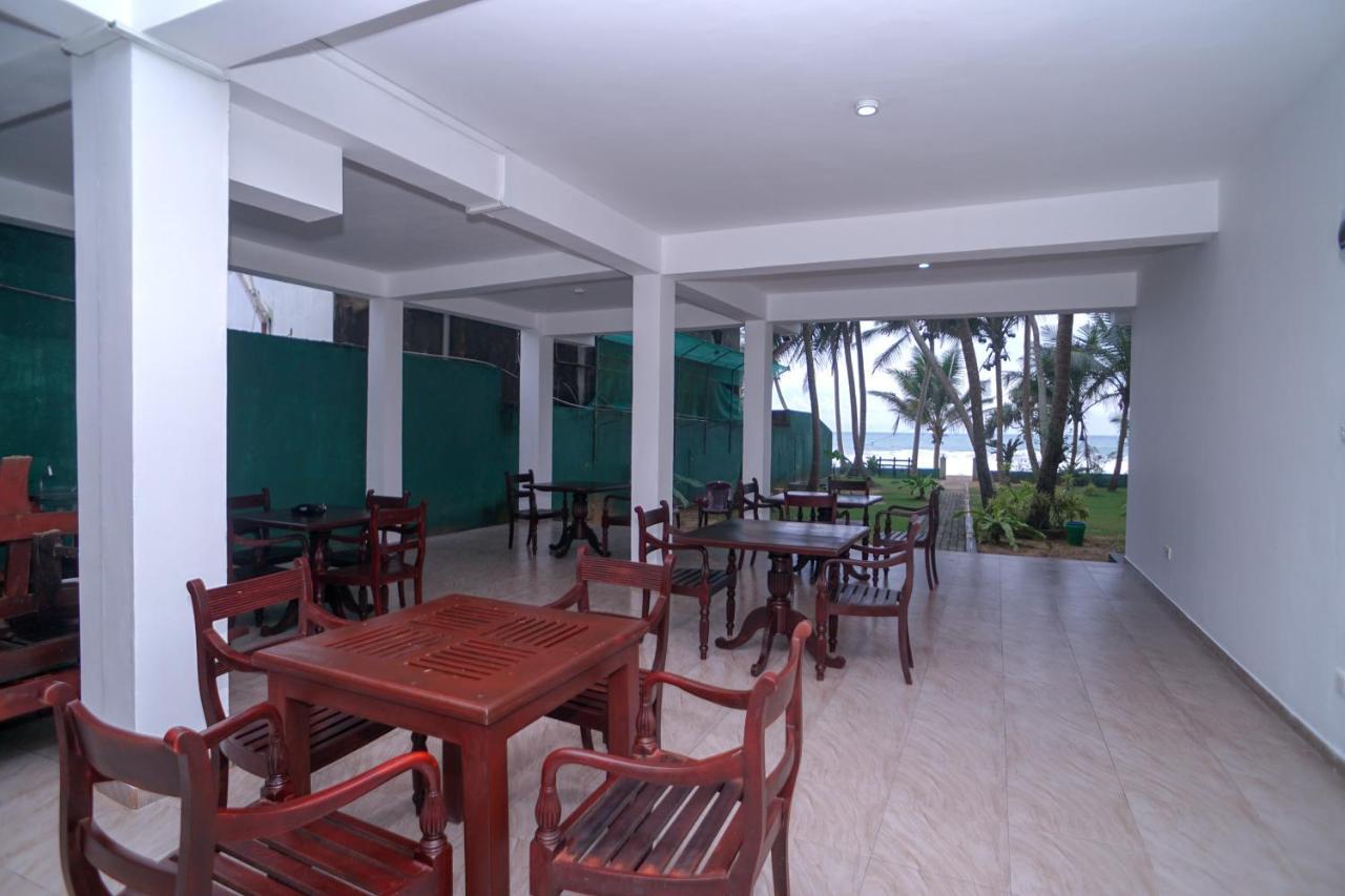 Moon Beach Villa Hikkaduwa Exterior foto