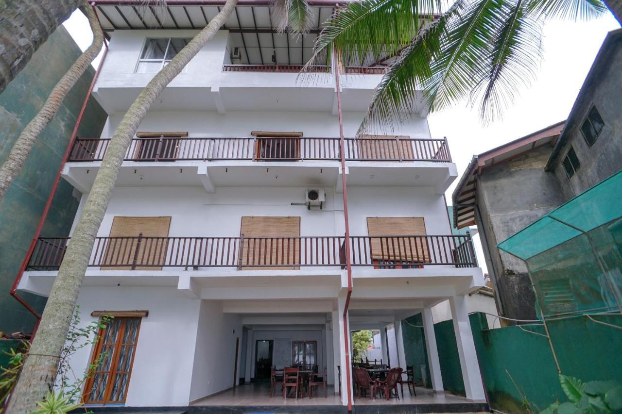 Moon Beach Villa Hikkaduwa Exterior foto