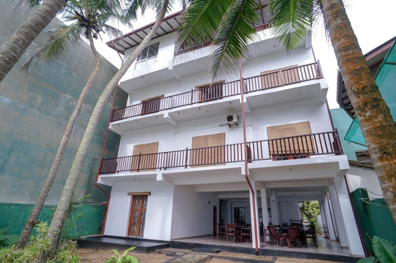 Moon Beach Villa Hikkaduwa Exterior foto